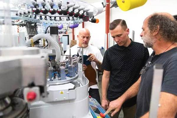针脚间的未来 STANCE与FutureStitch如何重新定义潮袜制造